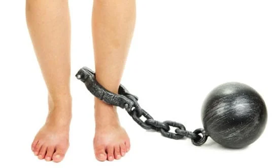 سنگینی پا نشانه چیست؟ علت، علائم و درمان سنگینی پاها